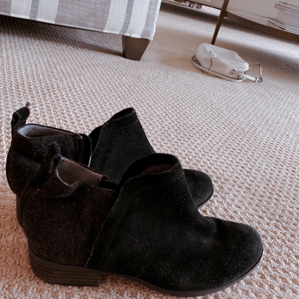 Toms black slight heel boots